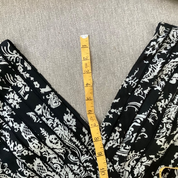 ADRIANNA PAPELL BLACK WHITE FLORAL DESIGN DRESS Size 10 - Picture 12 of 16